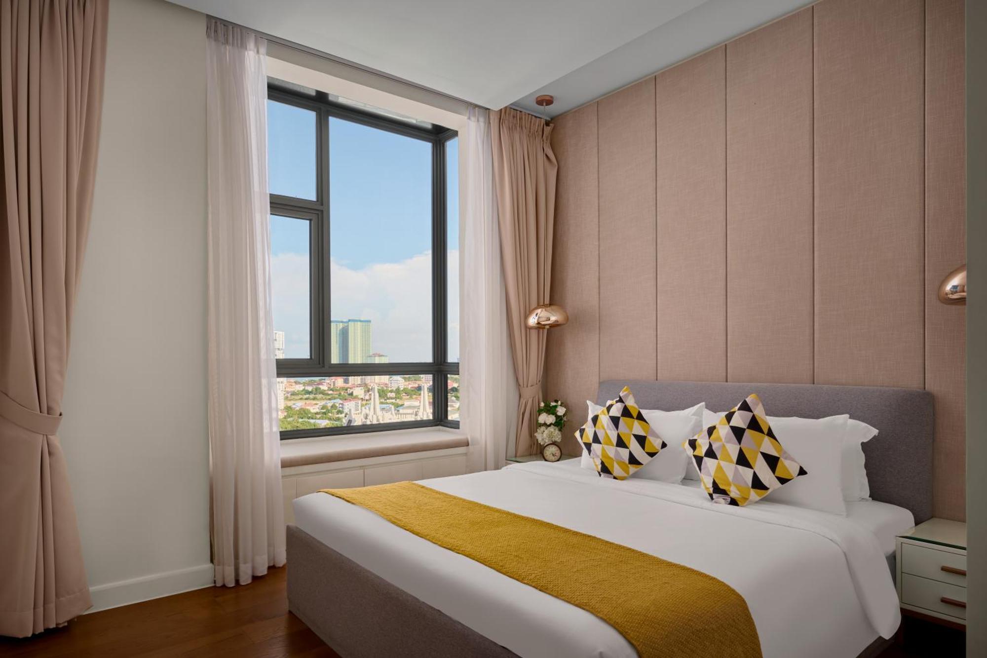 The Peninsula Phnom Penh Hotel Exterior photo