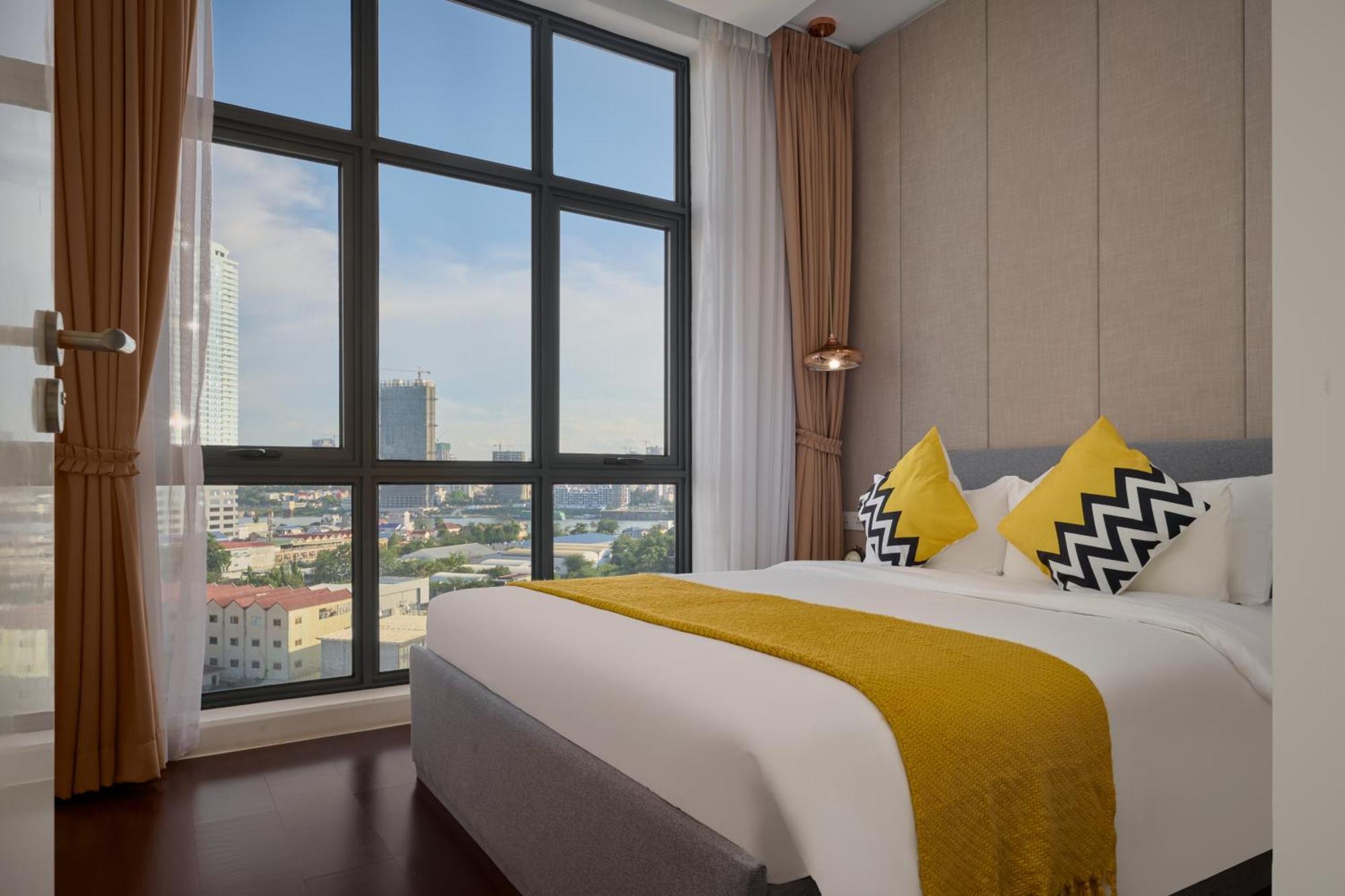 The Peninsula Phnom Penh Hotel Exterior photo